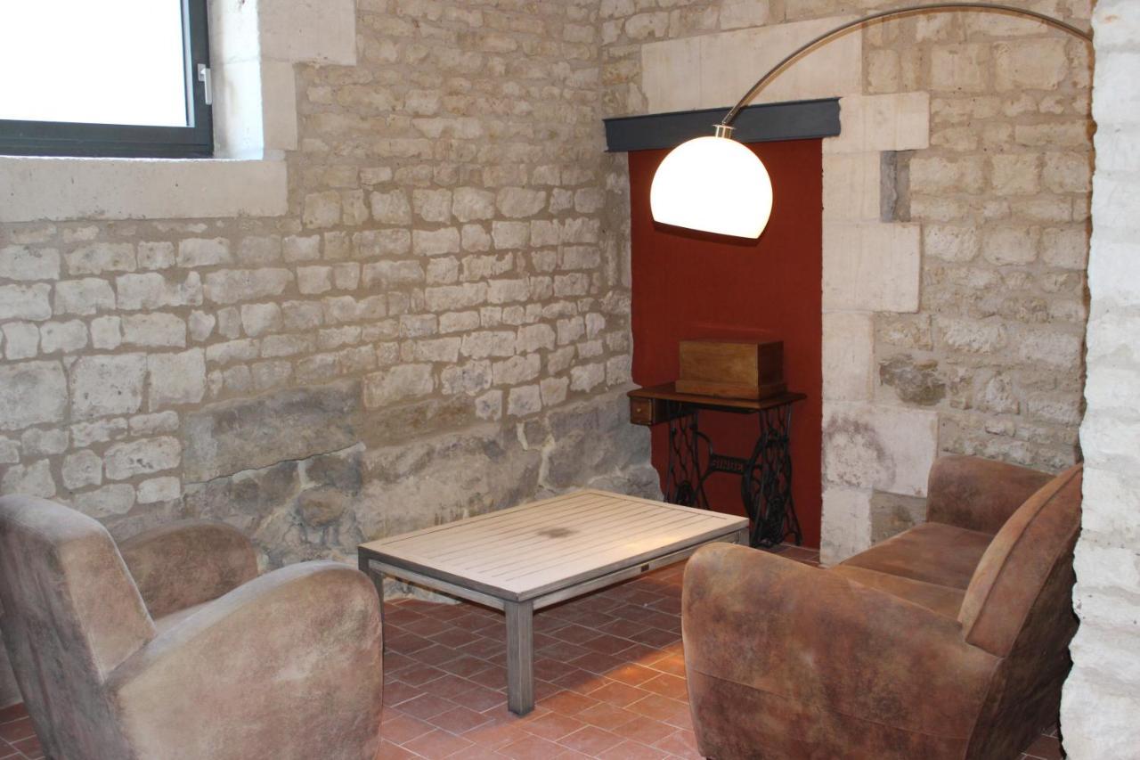 Chateau Des Loups - Les Pommiers Echire Екстериор снимка